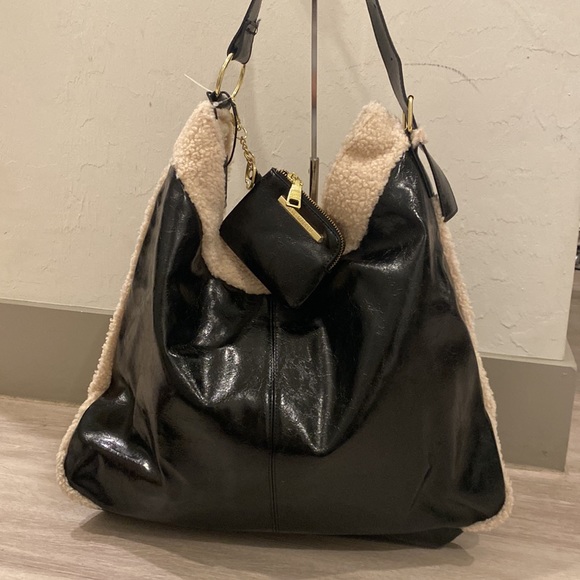 NWT, Steve Madden Black Patent & Sherpa Fur Trim Shoulder Bag w Wallet - Picture 11 of 11